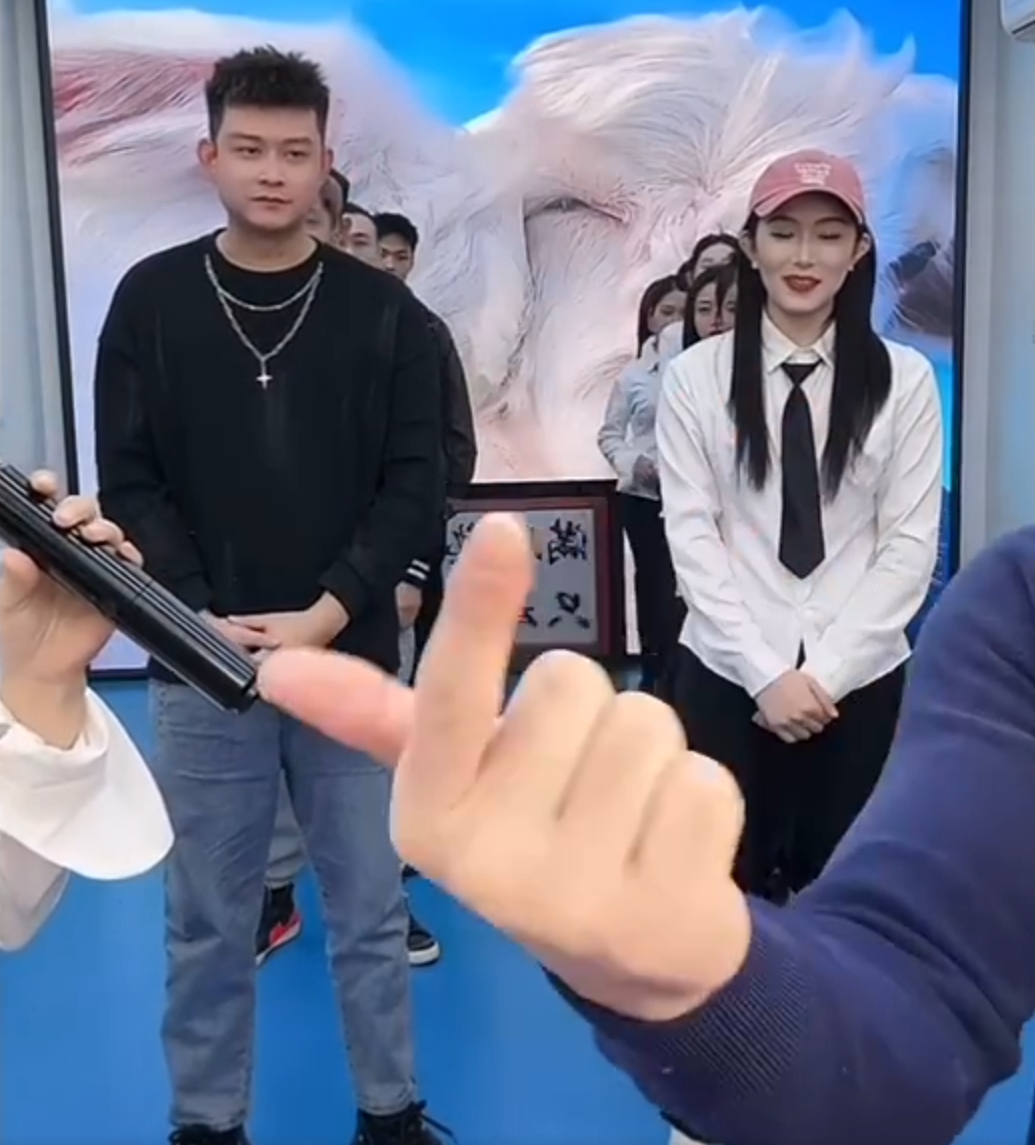 _思雨落泪痛哭，跟志虎太恋爱脑了！仙洋回应李四，不需蹭人家流量_思雨落泪痛哭，跟志虎太恋爱脑了！仙洋回应李四，不需蹭人家流量