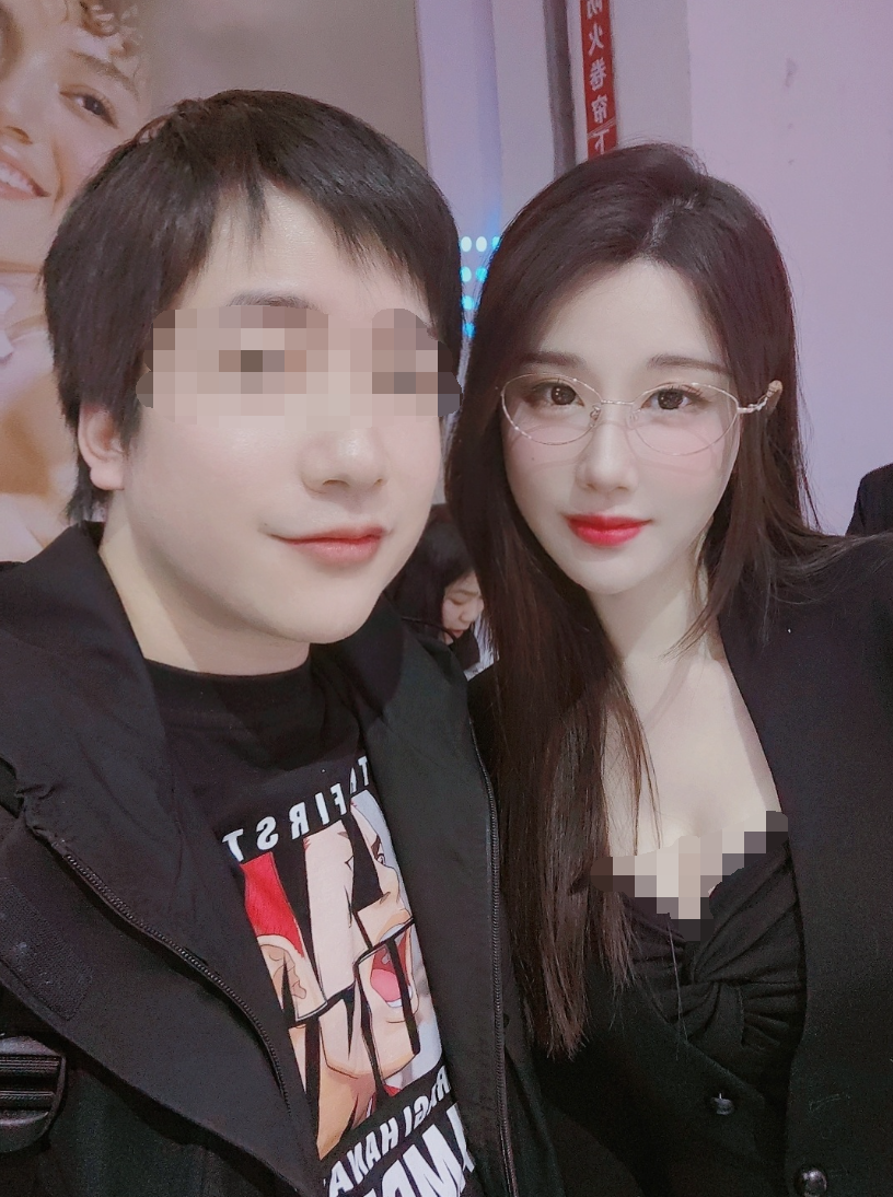 轩子巨2兔受邀去上海成人展,真人比照片还要美,属于见光不死的_轩子巨2兔受邀去上海成人展,真人比照片还要美,属于见光不死的_