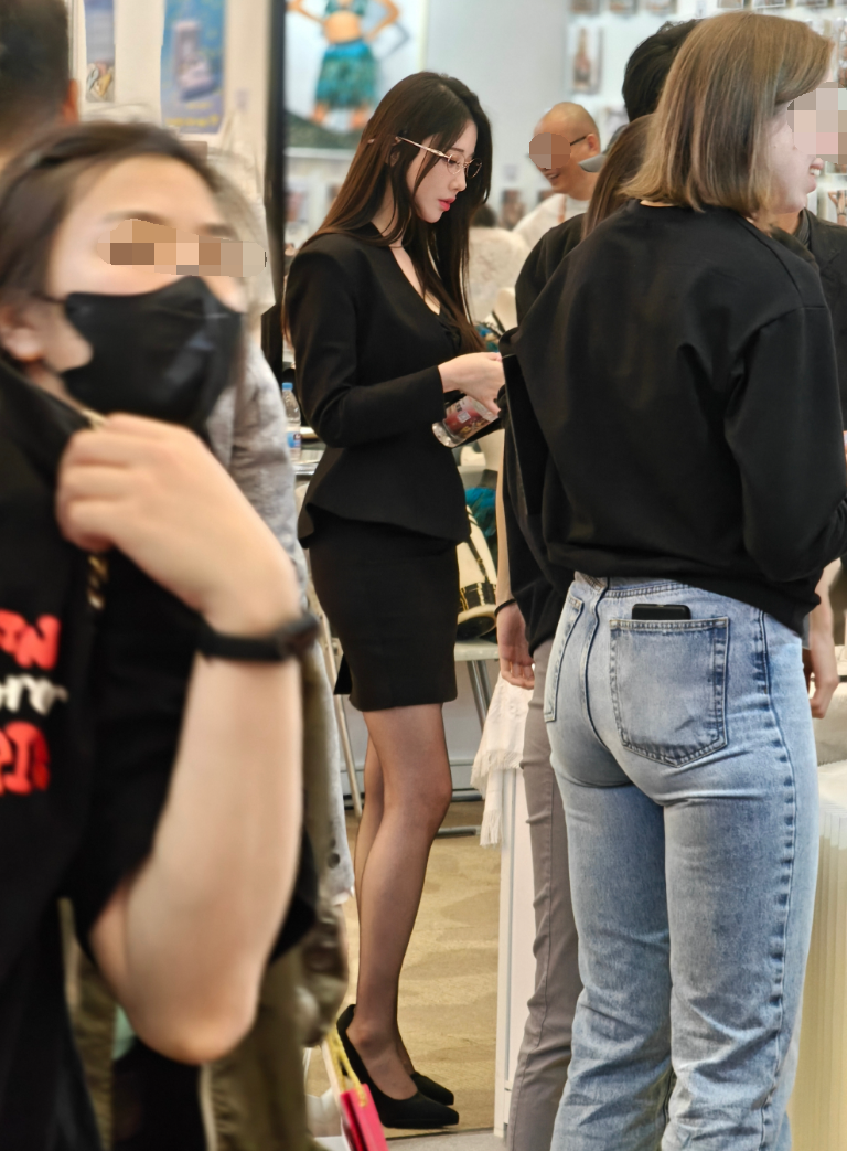 _轩子巨2兔受邀去上海成人展,真人比照片还要美,属于见光不死的_轩子巨2兔受邀去上海成人展,真人比照片还要美,属于见光不死的