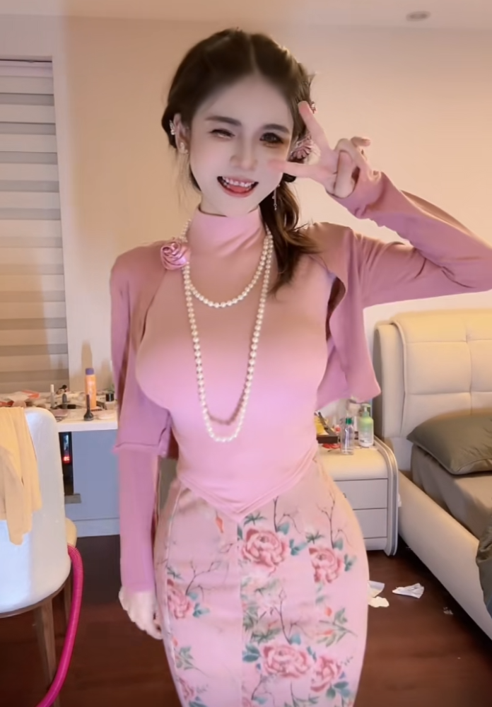 _狗头萝莉痛哭回应招工，工资低是能力不足，不理解为何被骂上热搜_狗头萝莉痛哭回应招工，工资低是能力不足，不理解为何被骂上热搜