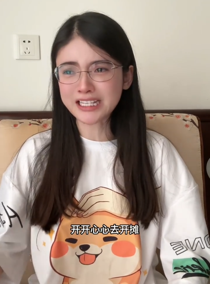 狗头萝莉痛哭回应招工，工资低是能力不足，不理解为何被骂上热搜__狗头萝莉痛哭回应招工，工资低是能力不足，不理解为何被骂上热搜