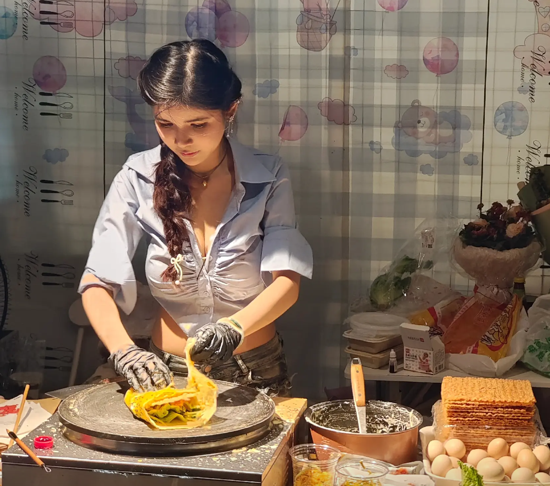 狗头萝莉痛哭回应招工，工资低是能力不足，不理解为何被骂上热搜__狗头萝莉痛哭回应招工，工资低是能力不足，不理解为何被骂上热搜