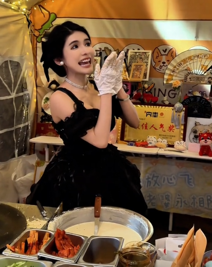 狗头萝莉痛哭回应招工，工资低是能力不足，不理解为何被骂上热搜__狗头萝莉痛哭回应招工，工资低是能力不足，不理解为何被骂上热搜