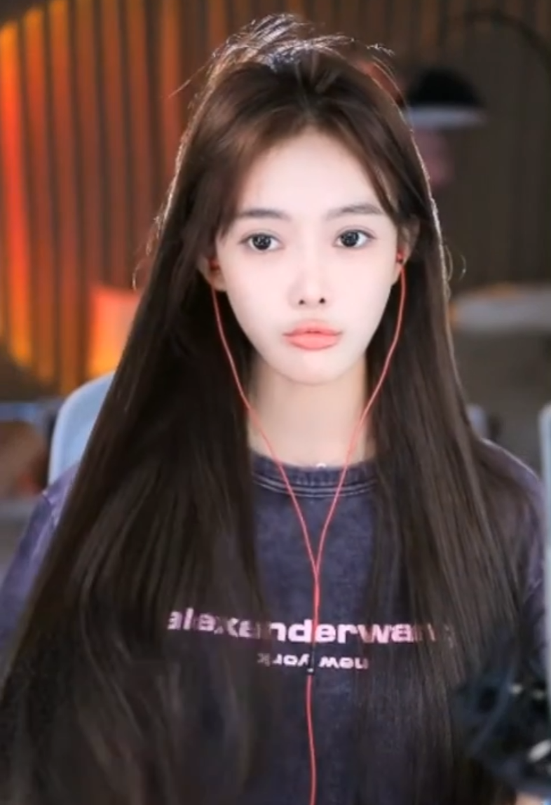 芮甜甜晒母女照，妈妈也是大美女！小小呵参加唱歌比赛获高分_芮甜甜晒母女照，妈妈也是大美女！小小呵参加唱歌比赛获高分_