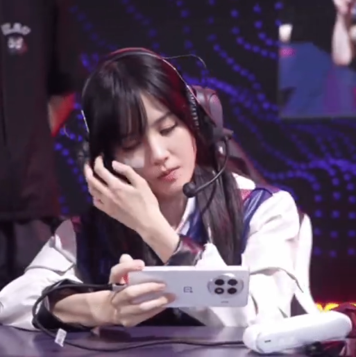 井川里予线下封神？电竞文女主