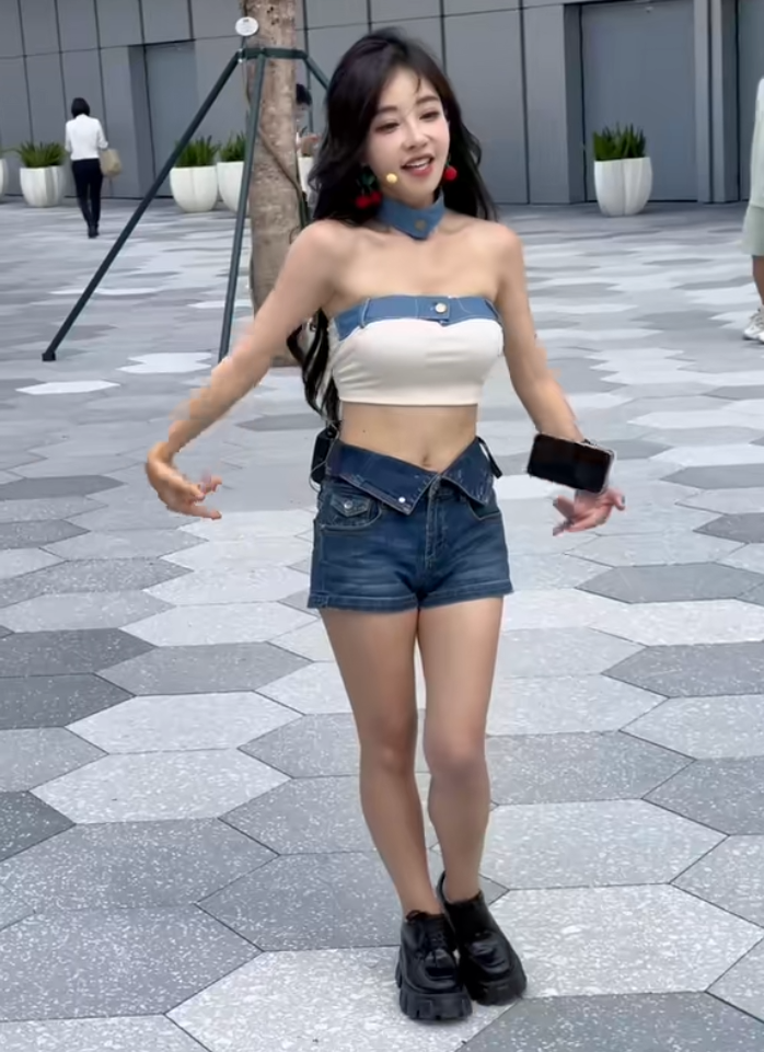 日本美女穿c字裤跳电竞舞_穿裤丝袜跳广场舞_