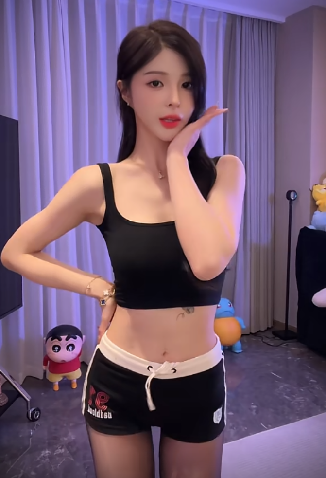 舞龄10年曾是专业老师,苏恩回应舞蹈质疑,不靠实力早被淘汰__舞龄10年曾是专业老师,苏恩回应舞蹈质疑,不靠实力早被淘汰