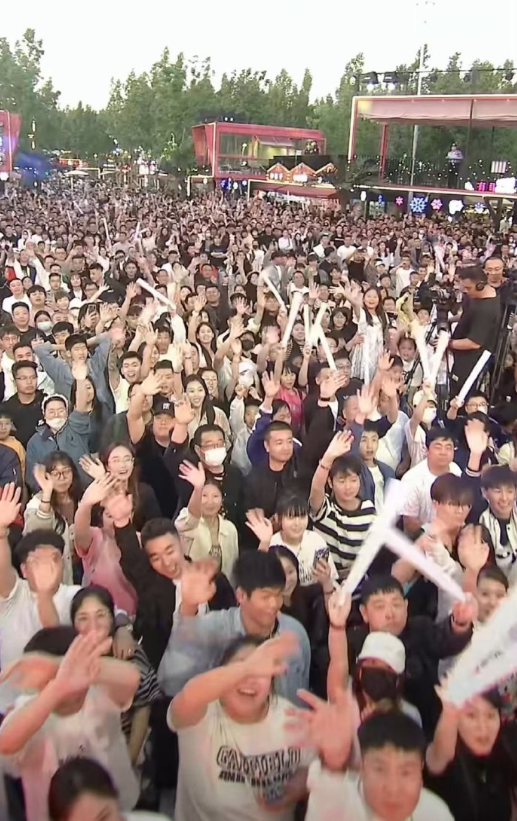 李四大舞台完美落幕，非常成功！“半吨兄弟”是天津李四徒弟？_李四大舞台完美落幕，非常成功！“半吨兄弟”是天津李四徒弟？_