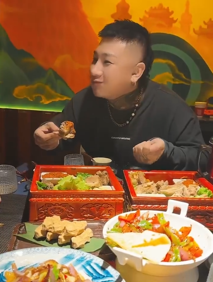 金希澈车祸后回归舞台__exo回归舞台