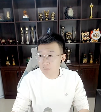 _小白龙开具无犯罪记录证明？闺女满月，韩雅乐晒全家福照片_小白龙开具无犯罪记录证明？闺女满月，韩雅乐晒全家福照片