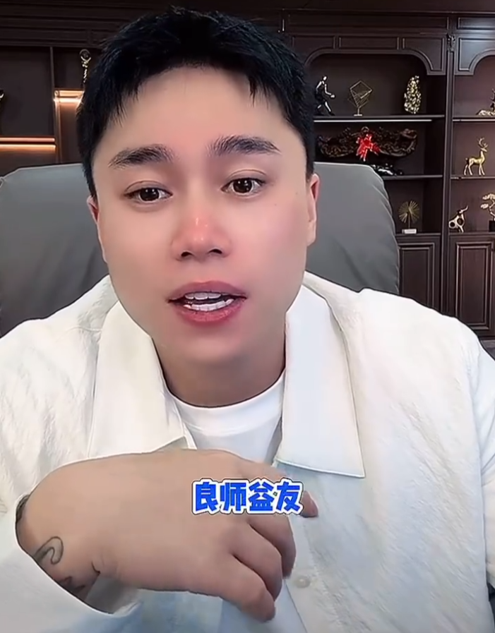 刘二狗官宣“良师益友”伽柏成股东？小胖爆猛料：平荣将回归KS？__刘二狗官宣“良师益友”伽柏成股东？小胖爆猛料：平荣将回归KS？