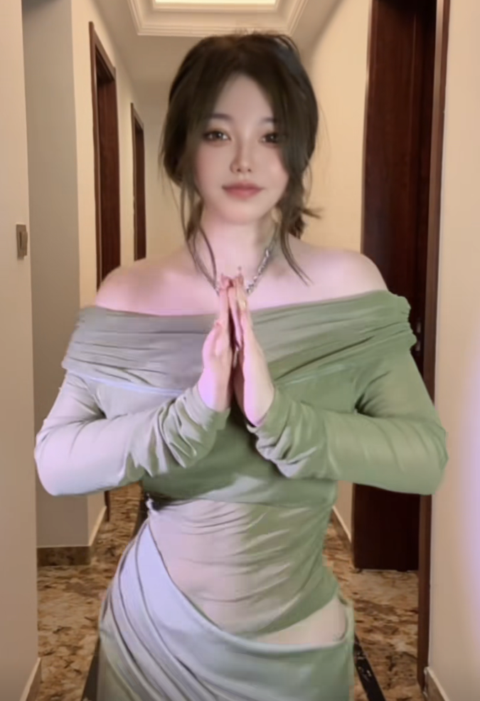 刘飞儿“食物中毒”痛哭，商家还送优惠券，欢迎下次光临直接崩溃_刘飞儿“食物中毒”痛哭，商家还送优惠券，欢迎下次光临直接崩溃_