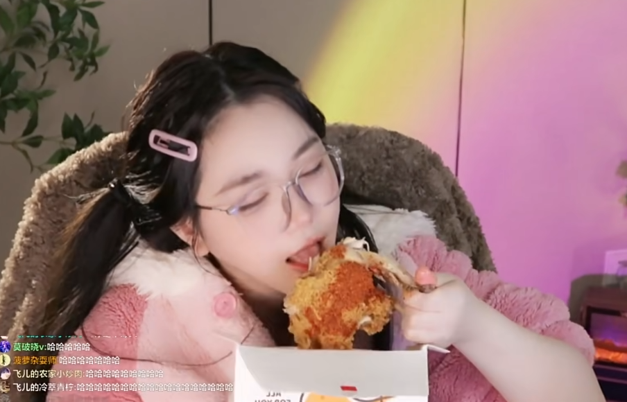 _刘飞儿“食物中毒”痛哭，商家还送优惠券，欢迎下次光临直接崩溃_刘飞儿“食物中毒”痛哭，商家还送优惠券，欢迎下次光临直接崩溃