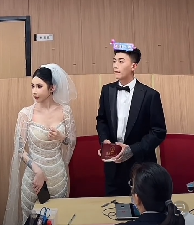 真真姐收集证据欲让其净身出户，散打哥否认剧本！任权薛小婉结婚忘带身份证？__真真姐收集证据欲让其净身出户，散打哥否认剧本！任权薛小婉结婚忘带身份证？