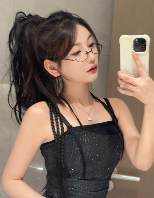 30岁被嘲“老女人”了？女主播破防怒怼：80岁点男模也看不上你__30岁被嘲“老女人”了？女主播破防怒怼：80岁点男模也看不上你