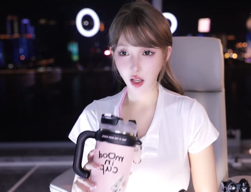 可近距离观看大摆锤？米娜举办8周年线下聚会，邀请铁粉齐聚长沙__可近距离观看大摆锤？米娜举办8周年线下聚会，邀请铁粉齐聚长沙