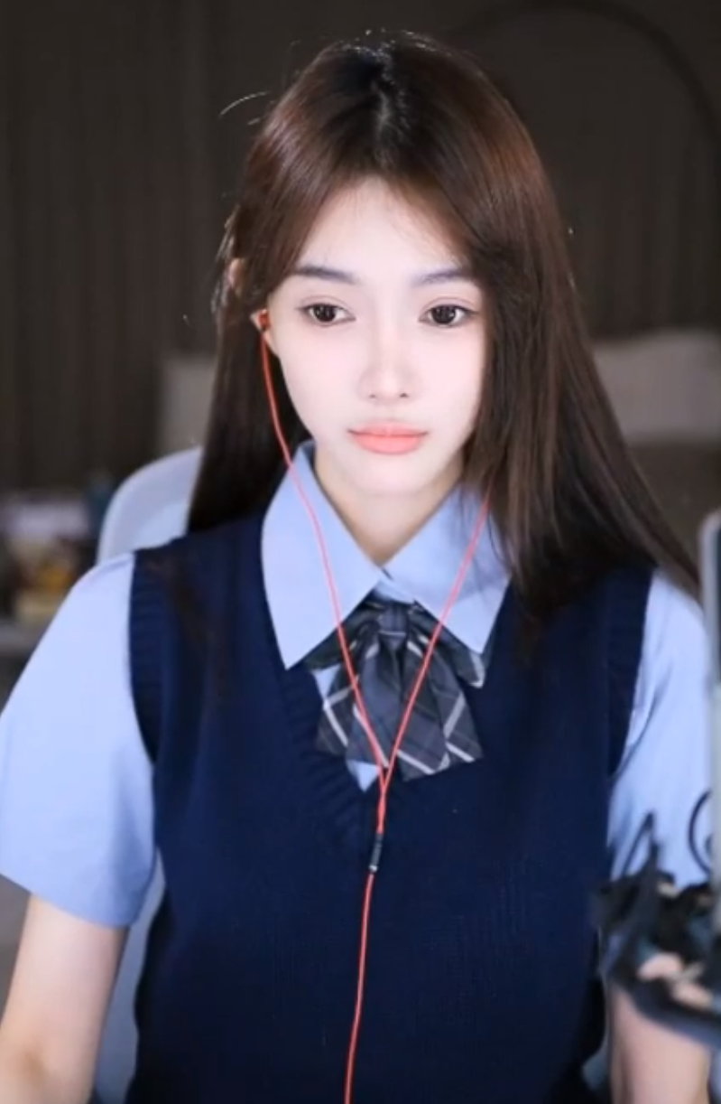 芮甜甜哭了_芮甜甜是谁_