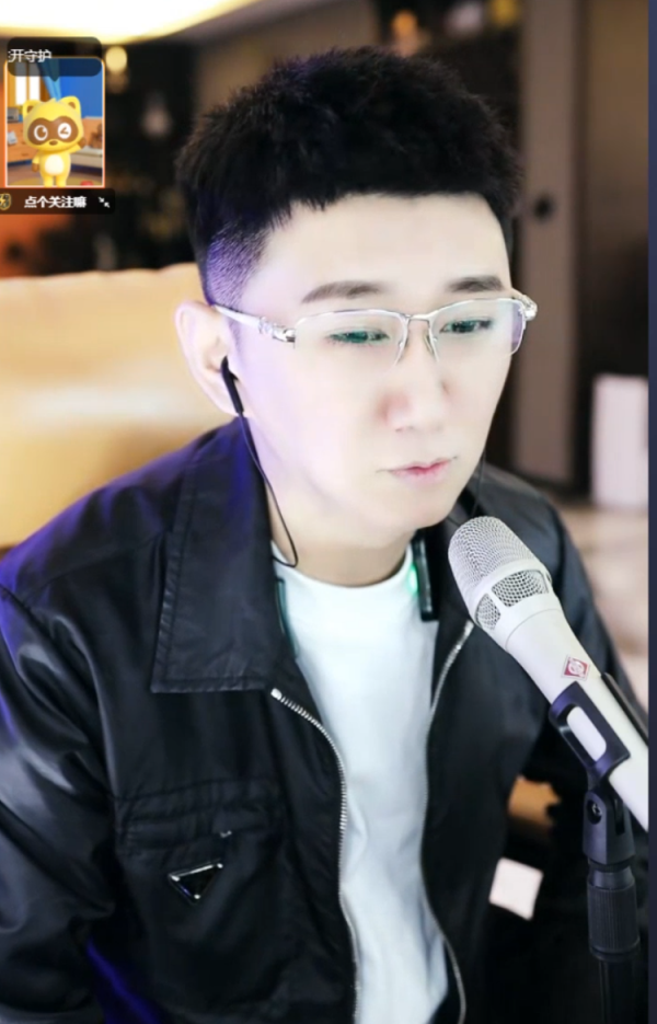 _陈都灵否认男友是章泽天前任_老利睡女主播报警事件