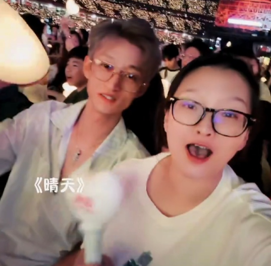 _祁天道米菲第一排看周杰伦演唱会，丁老五爆猫猫在辛选挣最少3亿_祁天道米菲第一排看周杰伦演唱会，丁老五爆猫猫在辛选挣最少3亿