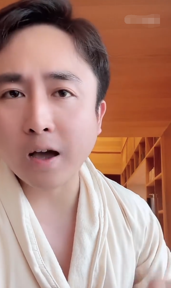 散打哥怒斥妻子隆胸计划:不知羞耻!王小义怒撕昔日兄弟吴迪_散打哥怒斥妻子隆胸计划:不知羞耻!王小义怒撕昔日兄弟吴迪_