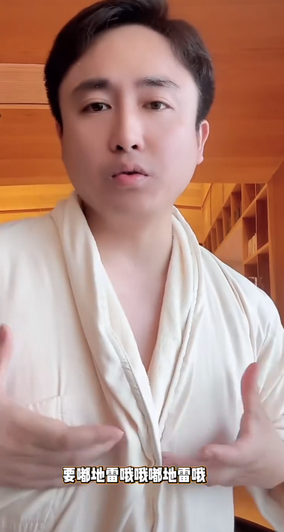 _散打哥怒斥妻子隆胸计划:不知羞耻!王小义怒撕昔日兄弟吴迪_散打哥怒斥妻子隆胸计划:不知羞耻!王小义怒撕昔日兄弟吴迪