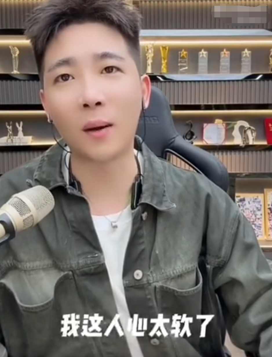 散打哥怒斥妻子隆胸计划:不知羞耻!王小义怒撕昔日兄弟吴迪__散打哥怒斥妻子隆胸计划:不知羞耻!王小义怒撕昔日兄弟吴迪