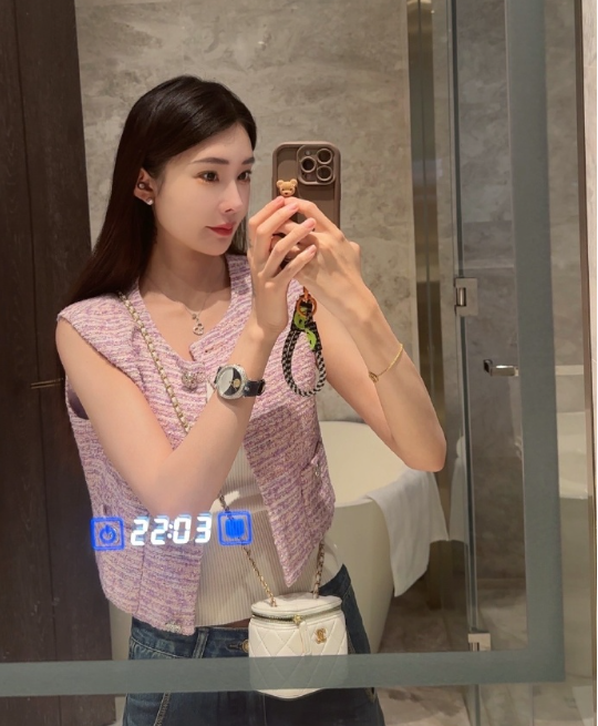 陈静莹全款拿下奔驰大G，离开天佑活得潇洒，回应分手另有内情_陈静莹全款拿下奔驰大G，离开天佑活得潇洒，回应分手另有内情_