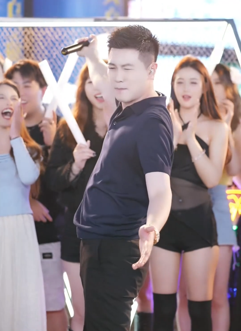 _玄律带众美女主播开启路演，天佑点评辛巴聪是明人，聊谁不踩人_玄律带众美女主播开启路演，天佑点评辛巴聪是明人，聊谁不踩人