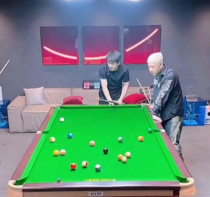 玄律带众美女主播开启路演，天佑点评辛巴聪是明人，聊谁不踩人__玄律带众美女主播开启路演，天佑点评辛巴聪是明人，聊谁不踩人