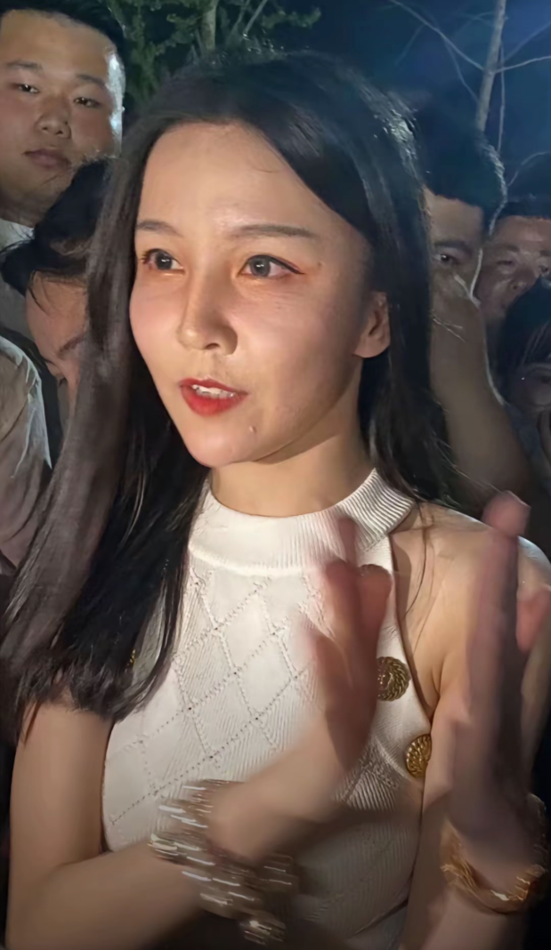 昆凌没有穿衣服的照片__女的做爱没感觉插进去没感觉