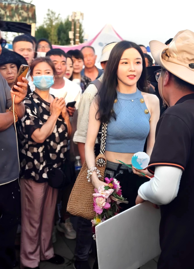 昆凌没有穿衣服的照片__女的做爱没感觉插进去没感觉