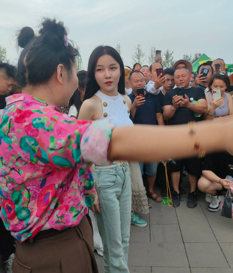 女的做爱没感觉插进去没感觉_昆凌没有穿衣服的照片_