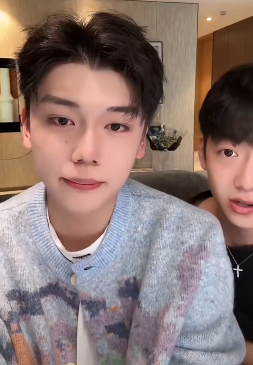 韦雪前男友KK要转型拍短剧了？一哥模仿铁岭小辉直播漏Niao，他就是纯“虎”_韦雪前男友KK要转型拍短剧了？一哥模仿铁岭小辉直播漏Niao，他就是纯“虎”_