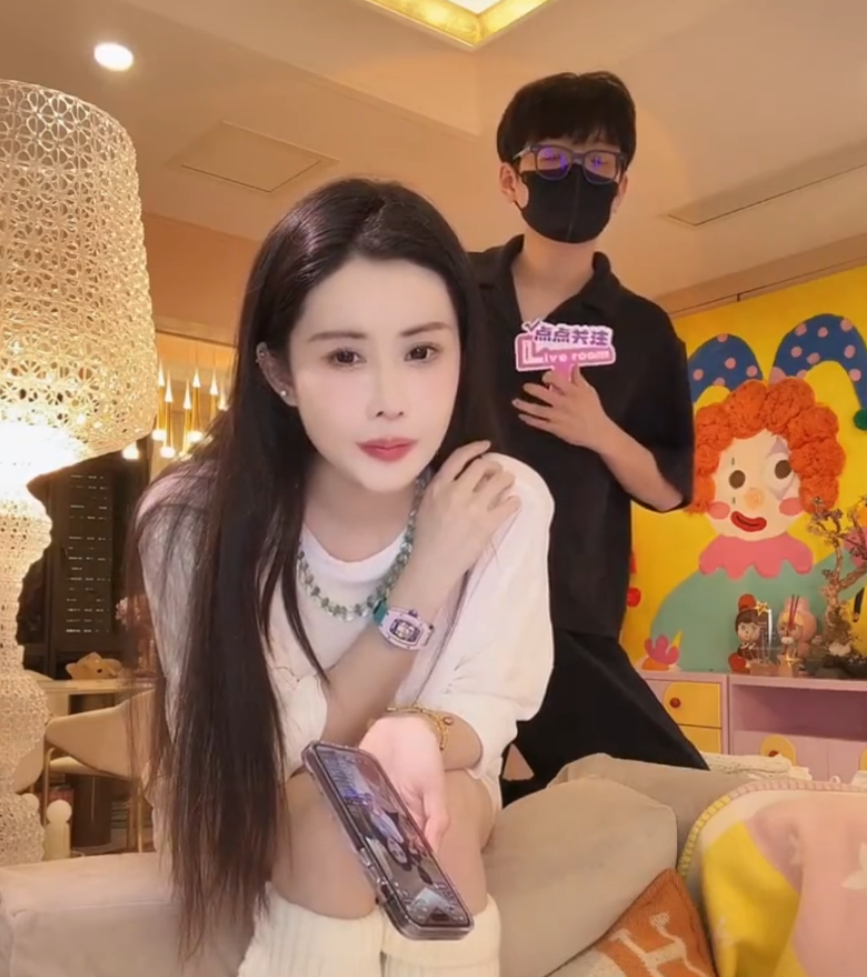 韦雪前男友KK要转型拍短剧了？一哥模仿铁岭小辉直播漏Niao，他就是纯“虎”__韦雪前男友KK要转型拍短剧了？一哥模仿铁岭小辉直播漏Niao，他就是纯“虎”