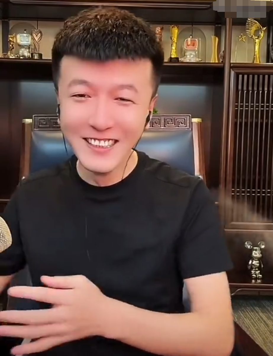 _韦雪前男友KK要转型拍短剧了？一哥模仿铁岭小辉直播漏Niao，他就是纯“虎”_韦雪前男友KK要转型拍短剧了？一哥模仿铁岭小辉直播漏Niao，他就是纯“虎”