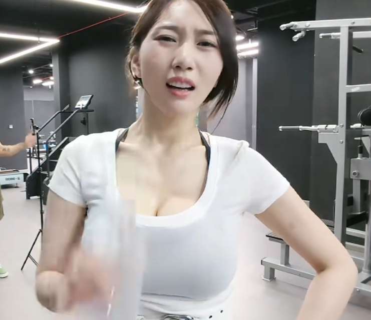 斗鱼小小玉酱土豪定制_斗鱼主播小小玉酱_