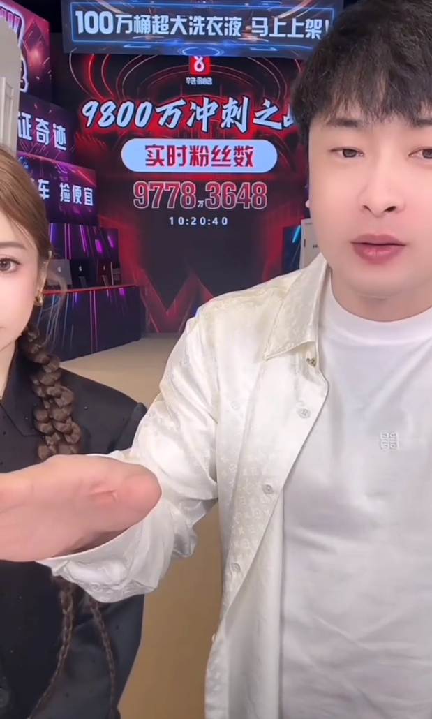 _​辛巴又双叒叕怒骂蛋蛋，粉丝：该哭了！内涵猫妹妹：差钱可以不给师父_​辛巴又双叒叕怒骂蛋蛋，粉丝：该哭了！内涵猫妹妹：差钱可以不给师父