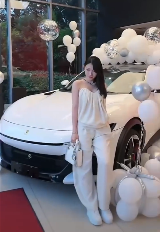 _牌牌琦800万提法拉利FUV，驴家班合同都到期，跟官方没续约！_牌牌琦800万提法拉利FUV，驴家班合同都到期，跟官方没续约！