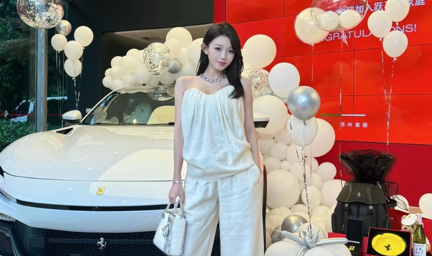 牌牌琦800万提法拉利FUV，驴家班合同都到期，跟官方没续约！__牌牌琦800万提法拉利FUV，驴家班合同都到期，跟官方没续约！