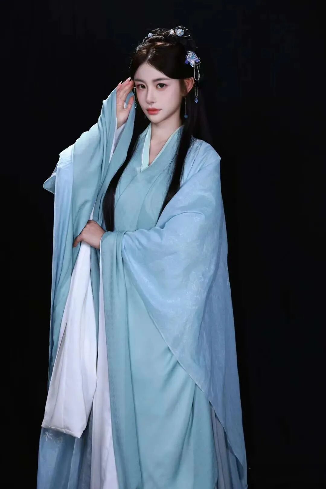 _剧组的古装在哪做的_苏茉儿剧组定妆照