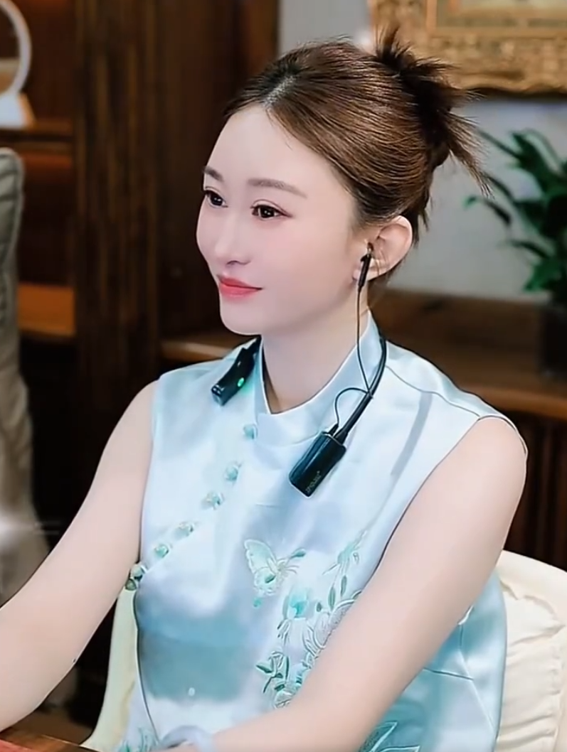 小伊伊直播晒上亿杭州豪宅！王小源讲述与方丈关系隔阂原因__小伊伊直播晒上亿杭州豪宅！王小源讲述与方丈关系隔阂原因