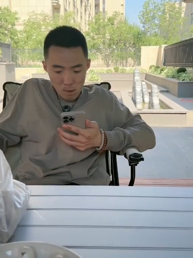 天佑两个儿子_骂天佑歌_