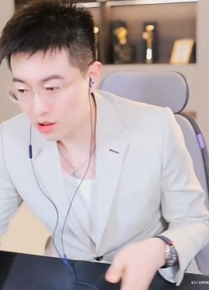 天佑回应阿哲近况:不落井下石,各自安好,玄律谈前老板4.8亿债务_天佑回应阿哲近况:不落井下石,各自安好,玄律谈前老板4.8亿债务_