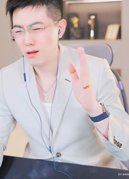 天佑回应阿哲近况:不落井下石,各自安好,玄律谈前老板4.8亿债务__天佑回应阿哲近况:不落井下石,各自安好,玄律谈前老板4.8亿债务