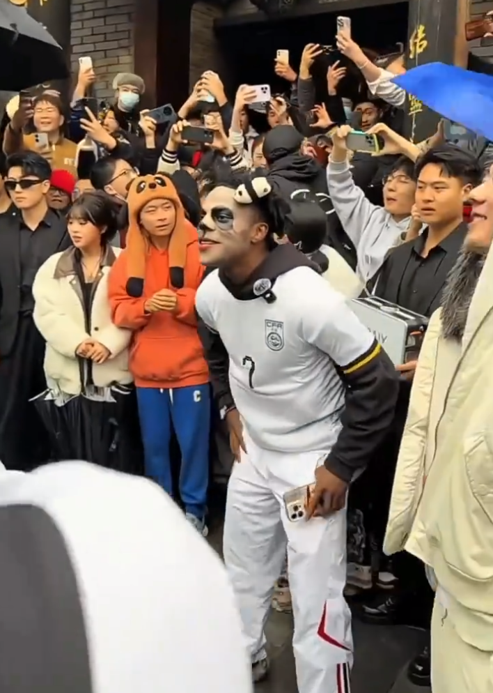 1.2亿粉丝“甲亢哥”成都直播人气炸裂，刘二狗不如方丈会拉拢人心_1.2亿粉丝“甲亢哥”成都直播人气炸裂，刘二狗不如方丈会拉拢人心_