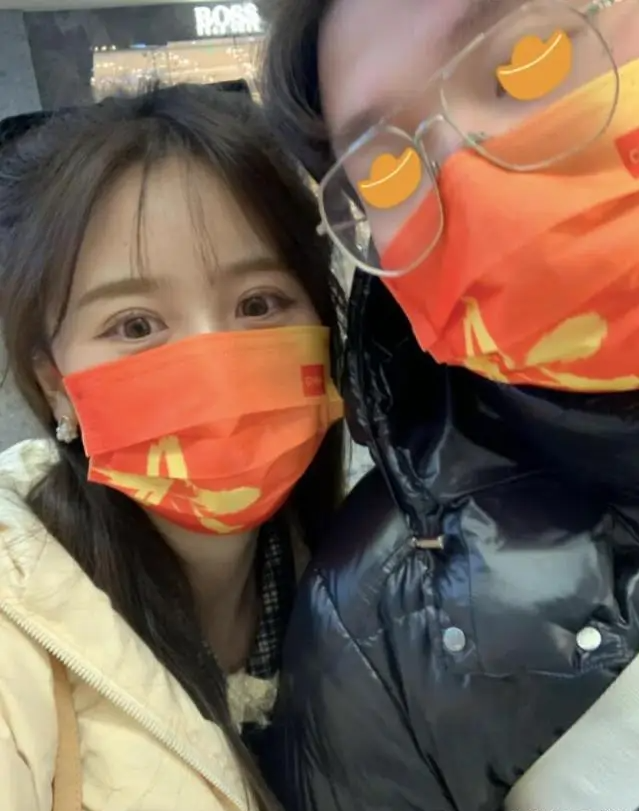 栗茜芭莎男士商业6月_蓝衣少年与蓝衣女图片_