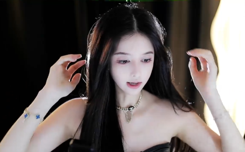 感谢直播拯救了我！女主播从小干脏活，做主播首月买4万块的包__感谢直播拯救了我！女主播从小干脏活，做主播首月买4万块的包