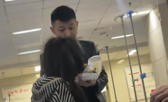 王宝强携妻亮相记者会__摩托女朋友是谁