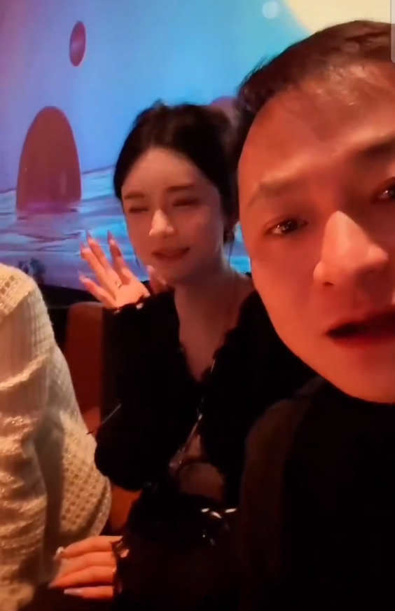 烧烤姐是谁_烧烤摊传奇小说_