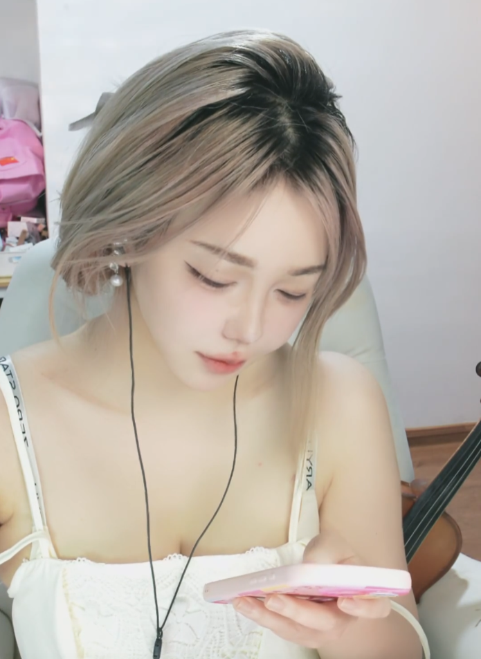 从“胸是假的”到“包养”，刘飞儿损招应对，骚扰者私信被曝光_从“胸是假的”到“包养”，刘飞儿损招应对，骚扰者私信被曝光_